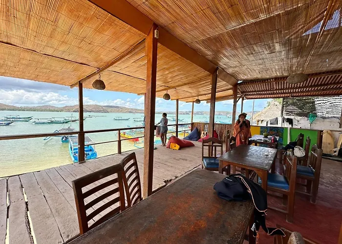 Aussy Skin Surf Cafe And Home Stay